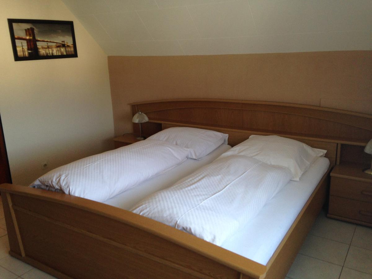 Hotel Gasthof Ratstube Kirchheim unter Teck Bagian luar foto