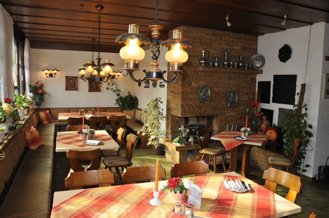 Hotel Gasthof Ratstube Kirchheim unter Teck Bagian luar foto